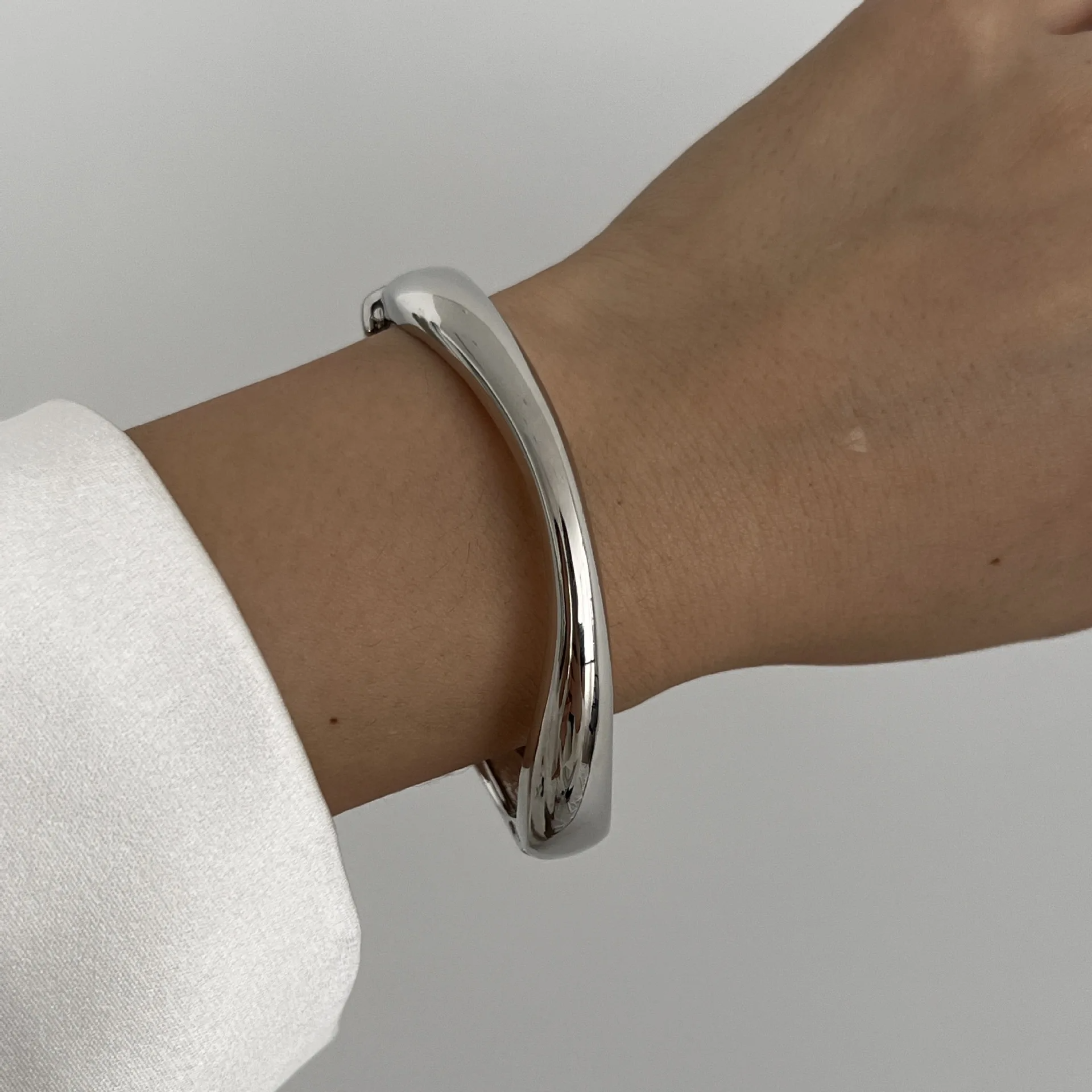 Aura Flow Bangle