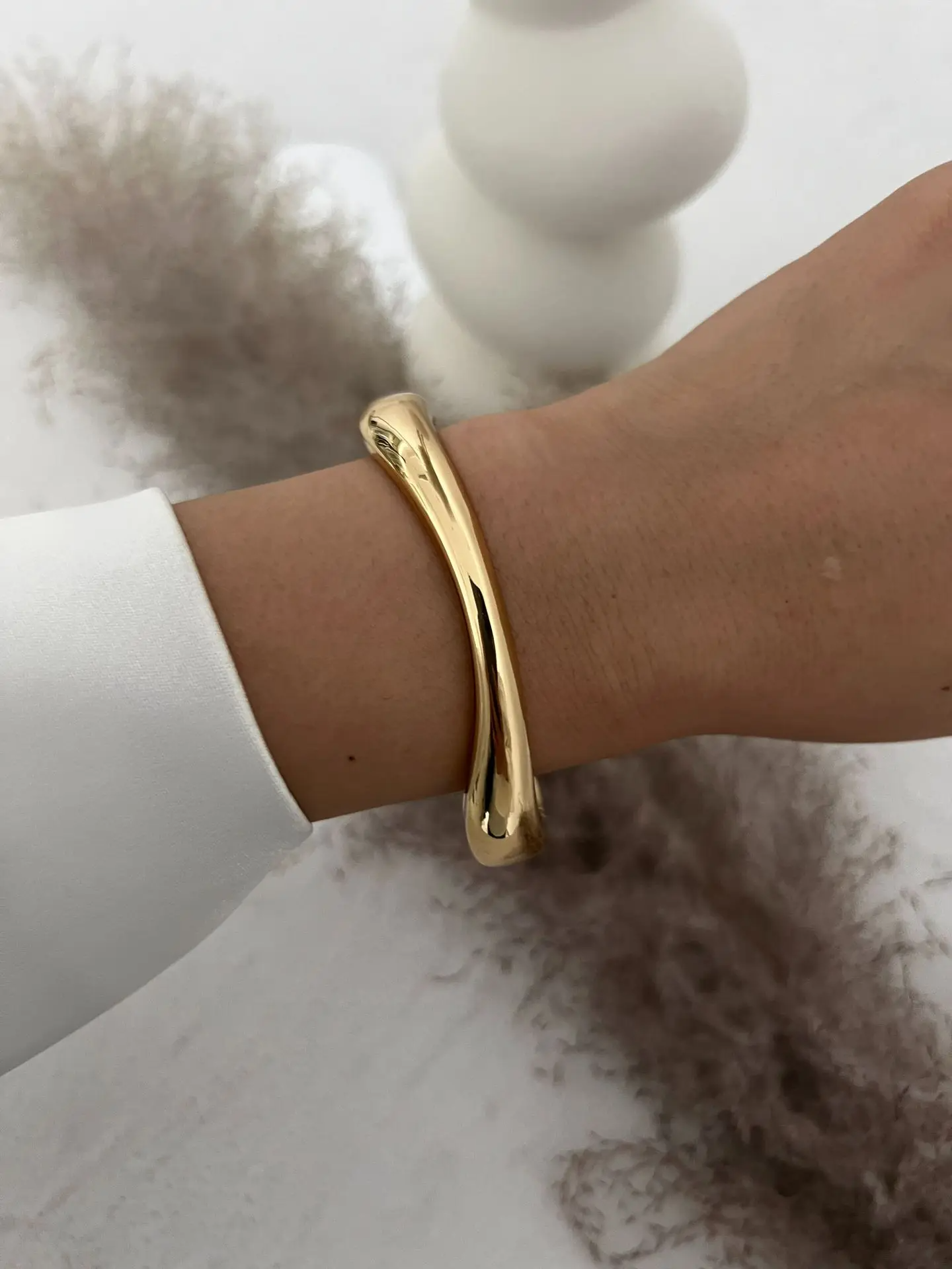 Aura Flow Bangle