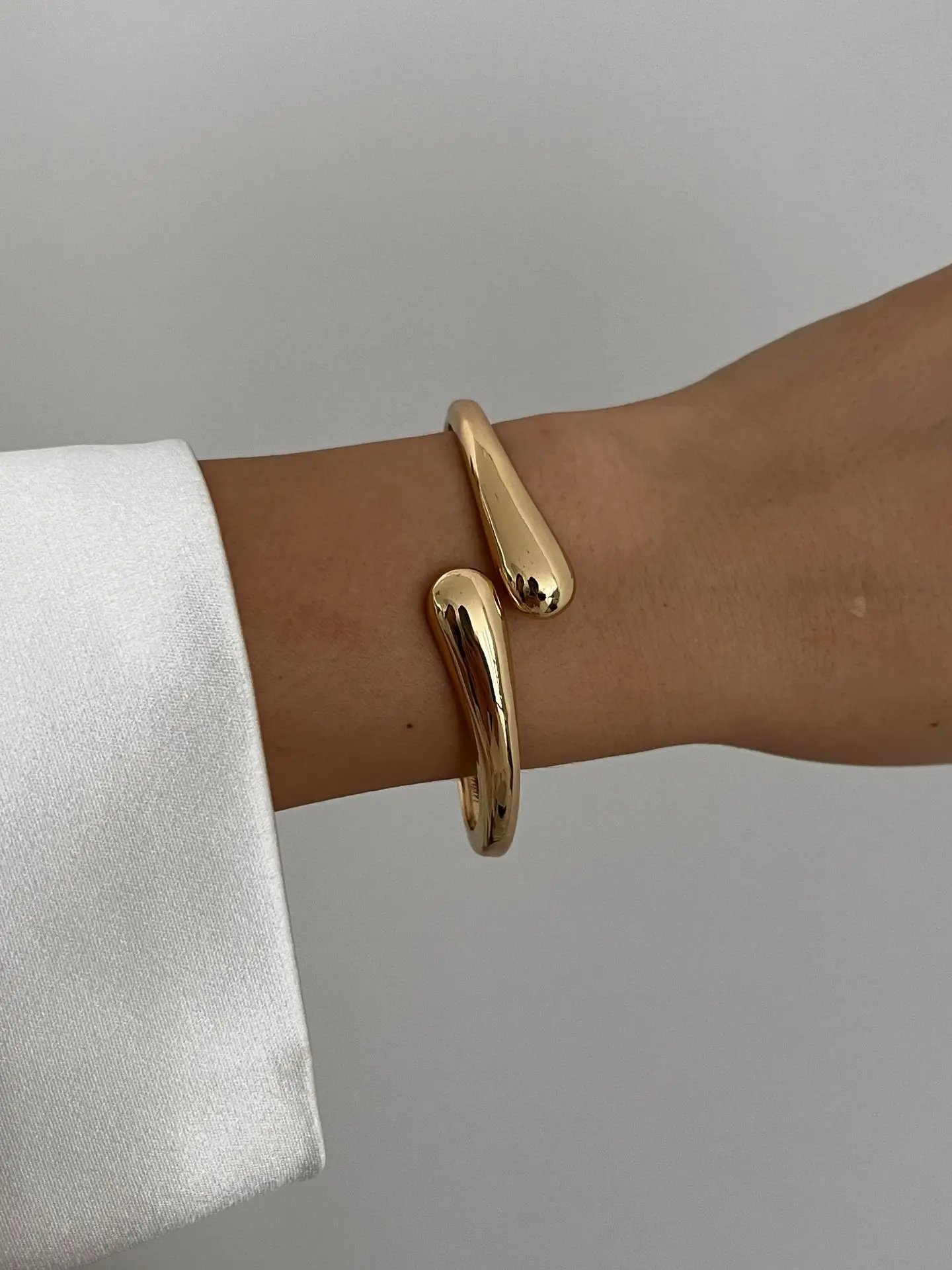 Aura Flow Bangle