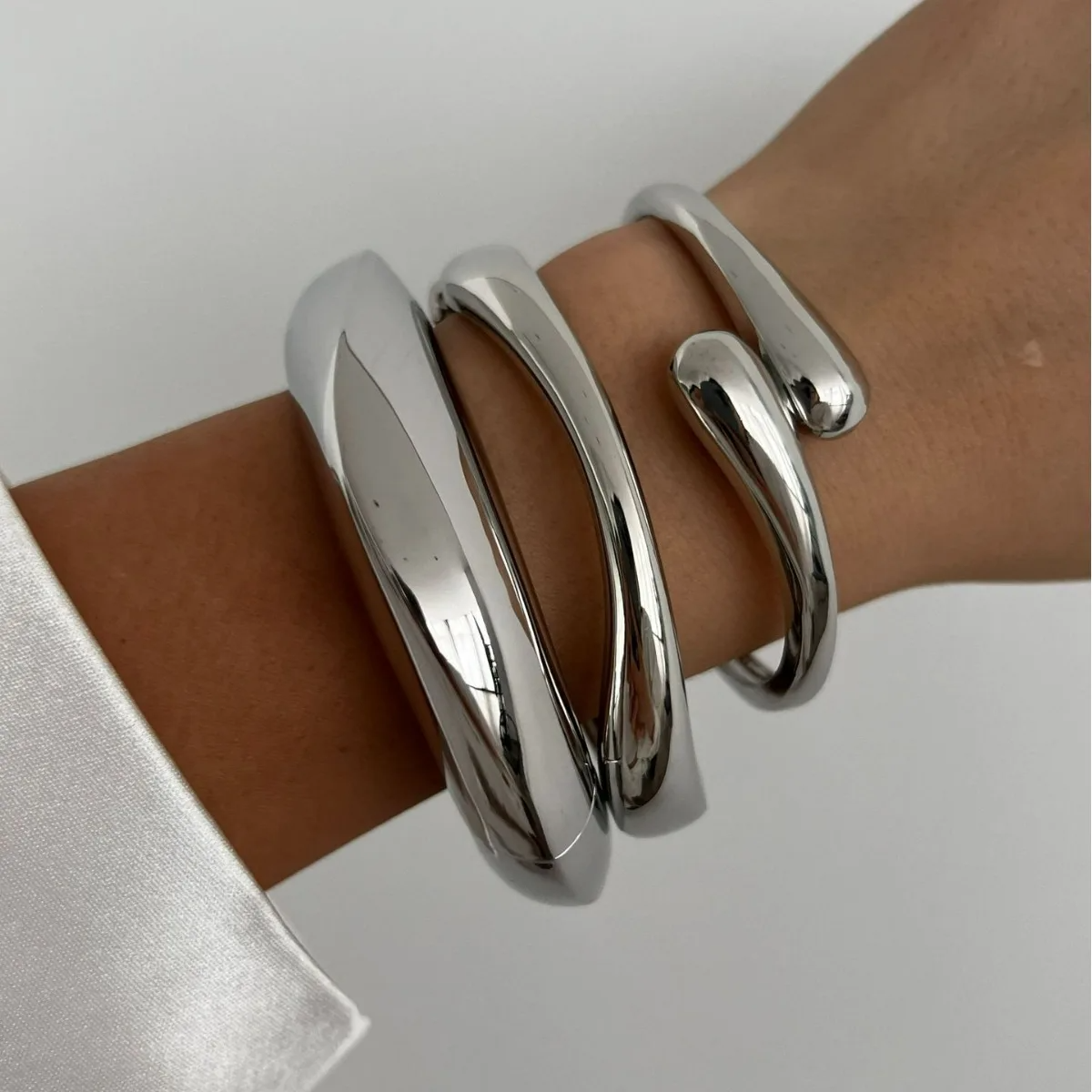 Aura Flow Bangle