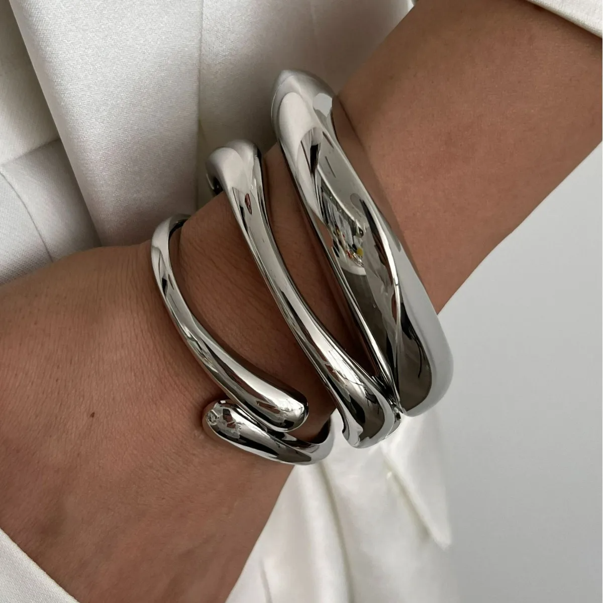 Aura Flow Bangle