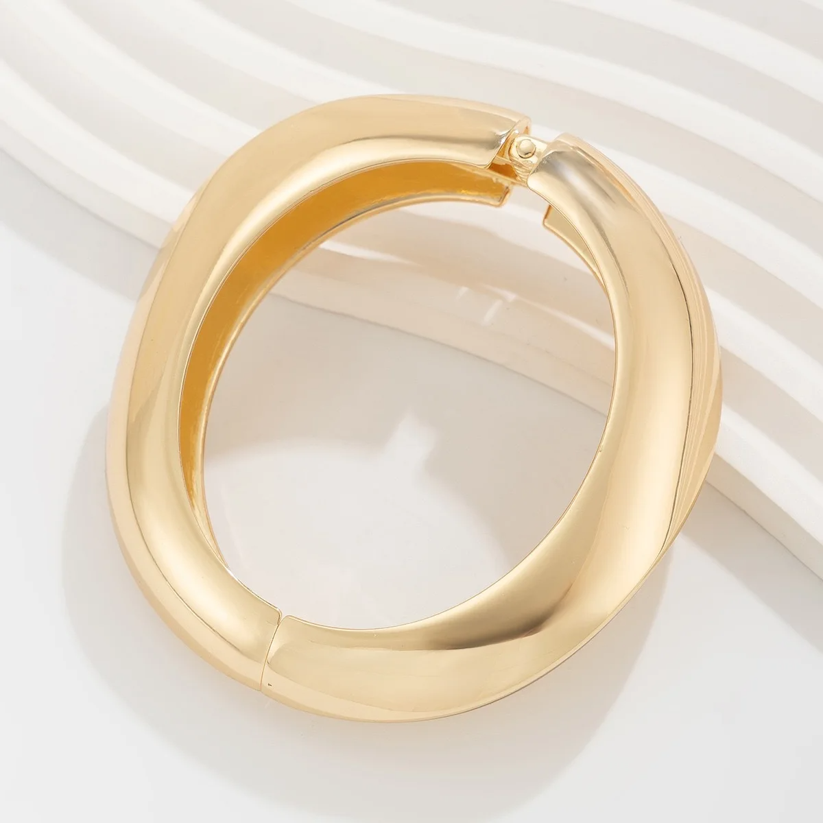 Aura Flow Bangle